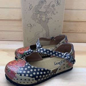 NIB GOBY GBL 308 BALLERINAS  ROSE PATTERN SZ 6(36)